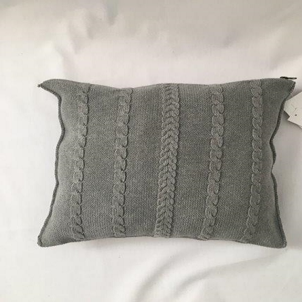 Cushion cover with sweater yarn
